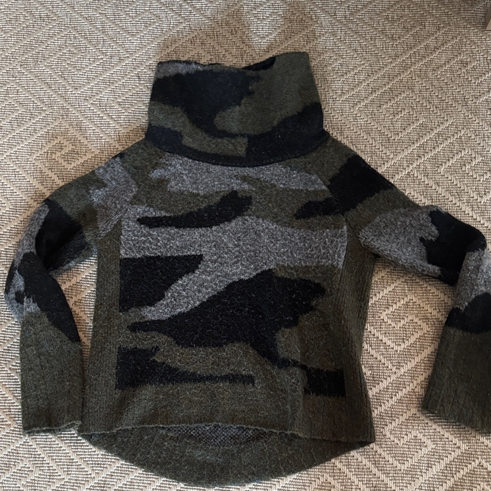 RD Style Green and Black Cowl Neck Sweater